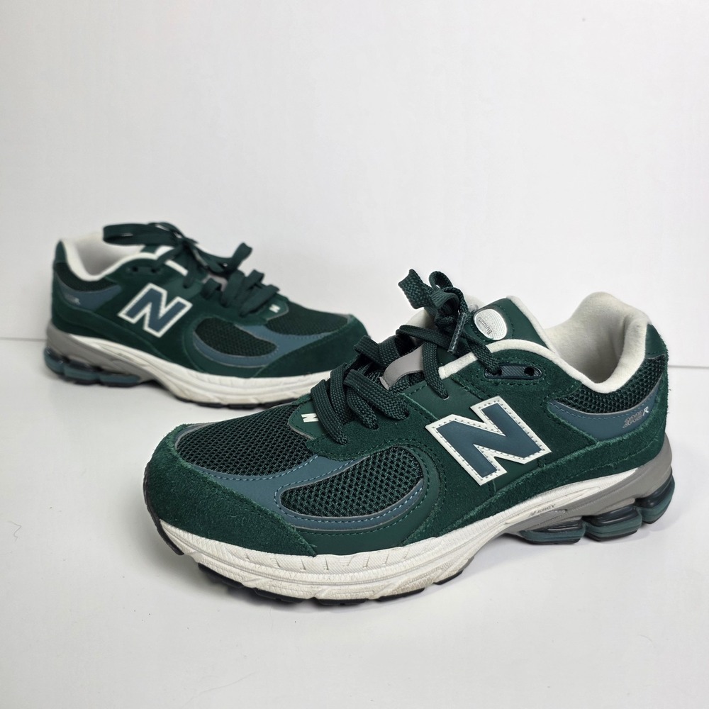 New Balance 2002R Boys Size 6 / Womens 7.5 Running Shoes Green Athletic GC2002FG